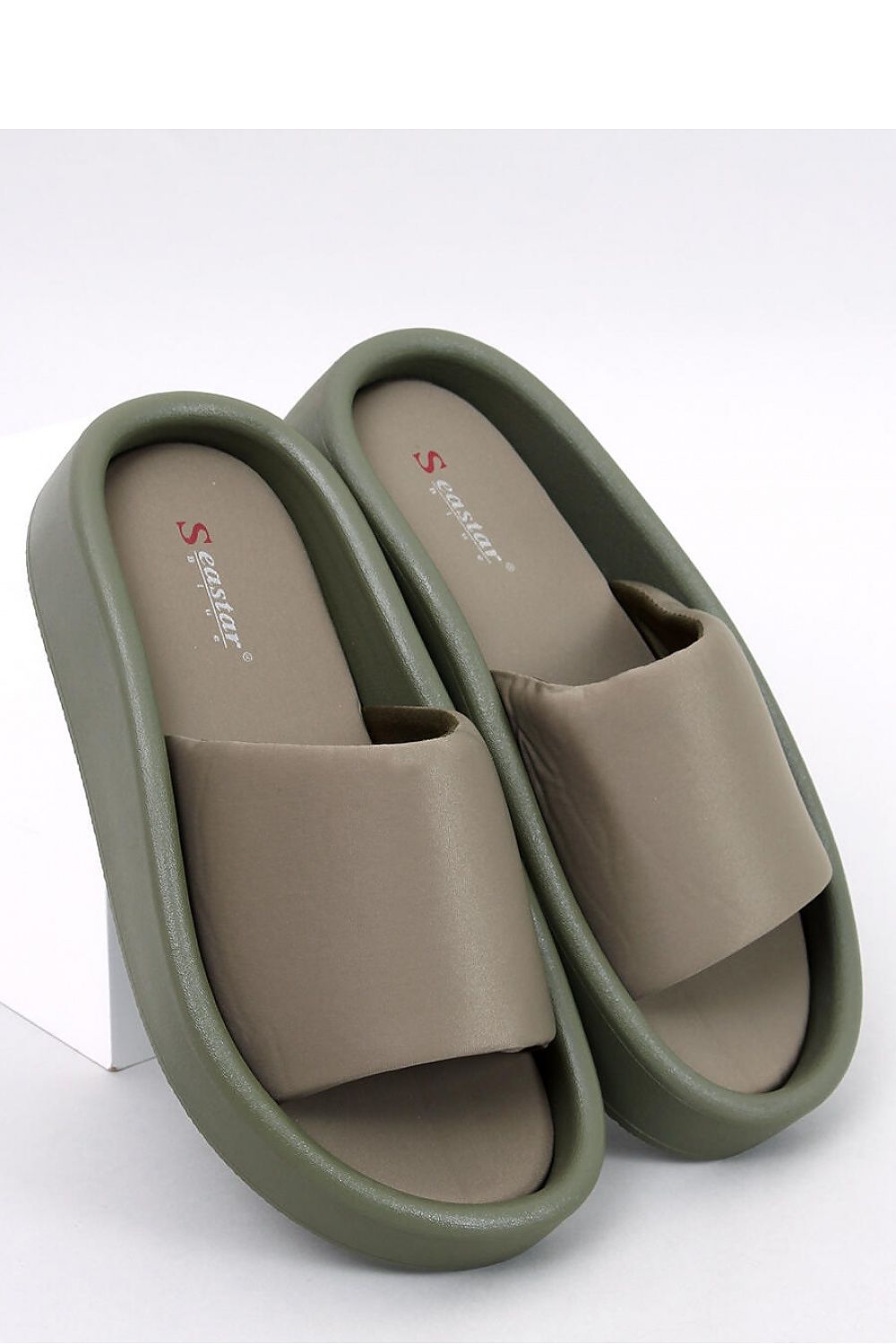 Papuče model 194634 Inello