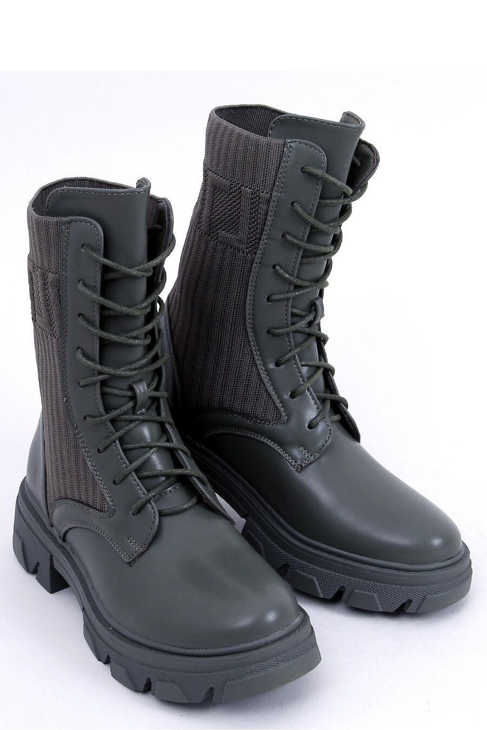 Vysoká topánka model 172884 Inello