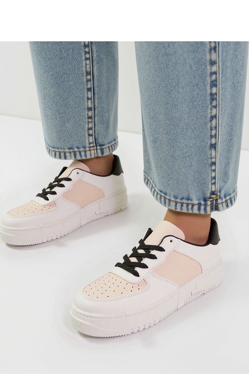  Športová obuv model 210207 Inello 