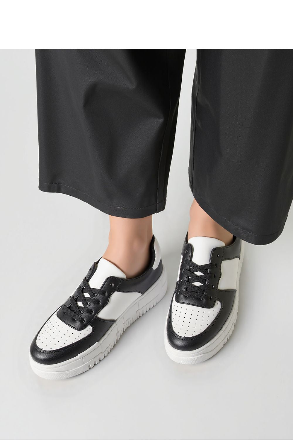  Športová obuv model 210208 Inello 